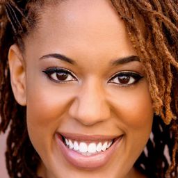 迪諾拉·沃考特 飾演 Principal Nakota (voice)