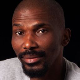 Mbulelo Grootboom 飾演 