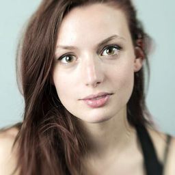 蓋特·楊森 飾演 Luna