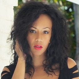 Cinderella Graham - A Christmas Wedding演員 飾演Jules