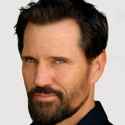 朗利·柯克伍德 飾演 Boetie