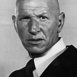 Robert Tessier 飾演 Jake