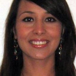 Hajar Masdouki 飾演 Naïma, Fatah's wife