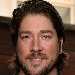 Tanner Beard 飾演 Sheriff Dembrowski