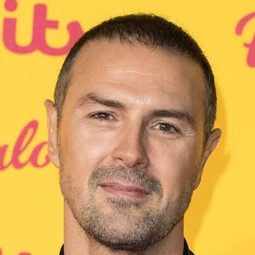 Paddy McGuinness 飾演 Self