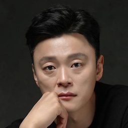 Kim Chan-hyung 飾演 Water Delivery Man