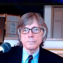 Peter Barry Chowka 飾演 Interviewee / Journalist