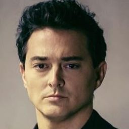 Joaquín Ortega 飾演 