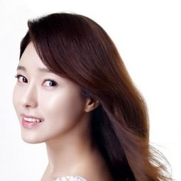 Oh Ji-eun 飾演 Jung-Hee (young)