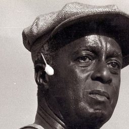 Joel Fluellen 飾演 Bobo