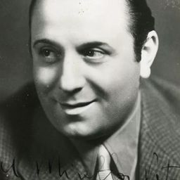 Carlo Campanini 飾演 Bossoli