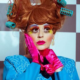 Molly Hewitt 飾演 Trinity