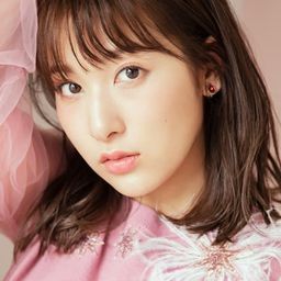 伊波杏樹 飾演 Ino Yamanaka