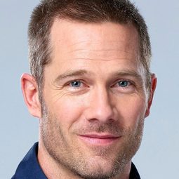 路克·麥克法蘭 - Taking a Shot at Love演員 飾演Ryan 