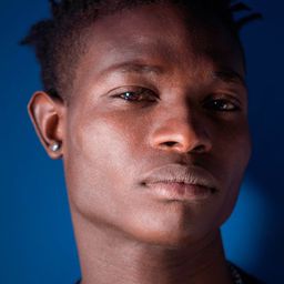 史蒂文斯·班哲明 飾演 Jean