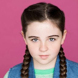 Emma Shannon - 克勞斯：聖誕節的秘密演員 飾演Creepy girl 1 (voice)