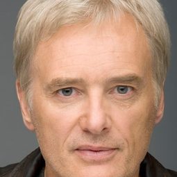 Frank Schorpion - 詭墓演員 飾演Rachel's Father