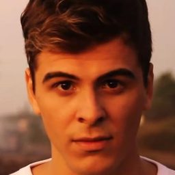 Facundo Hache Herrera 飾演 Mani (voice)