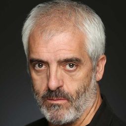 文森特·維加拉 - 上帝寫歪了演員 飾演Nurse Terrón