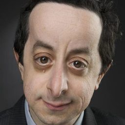 Maurice Lamy 飾演 Dwarf