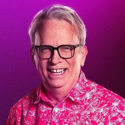 Lee Swift 飾演 Self