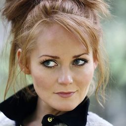 Ágústa Eva Erlendsdóttir 飾演 