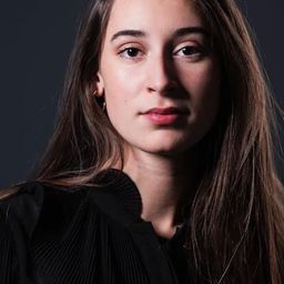 Gracija Filipović 飾演 Julija