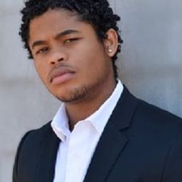 以賽亞·約翰 飾演 Mike Jr.