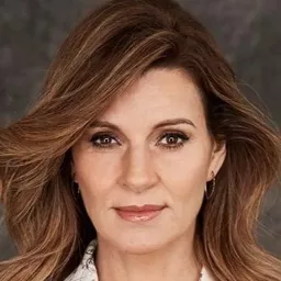 Sara Wiseman 飾演 Tanya