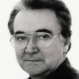 Victor Deiß 飾演 Marlenes Vater