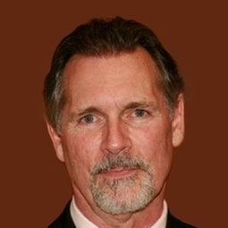 柯特·史密斯 飾演 Joe