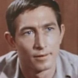 Warren Hammack 飾演 Lt. Robertson (archive footage)