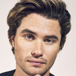 切斯·史多克斯 飾演 Captain Edward Brockman