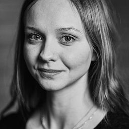 Anna Åström 飾演 Ida