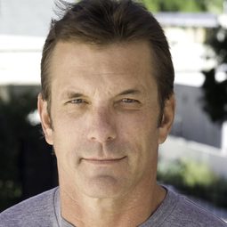 Matt McColm - 赤手威龍演員 飾演Man with Gun in Bar (uncredited)