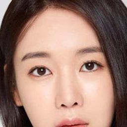 Choi Seo-hyun 飾演 Eun-Soo