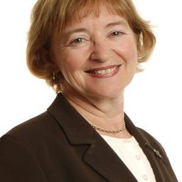 Maude Barlow 飾演 Self