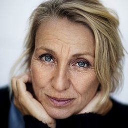 Susanne Barklund - Lysande landning演員 飾演Lena