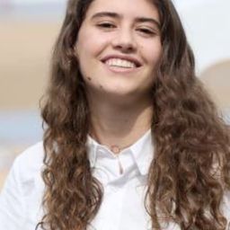 坎德菈·瑞修 飾演 Young Manuela