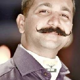 Shaurya Bharadwaj 飾演 Guruswamy