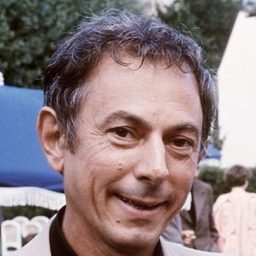 Jacques Duby 飾演 Auguste Vabre, second son of the owner of the building