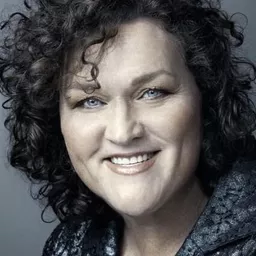 Dot-Marie Jones 飾演 Louise