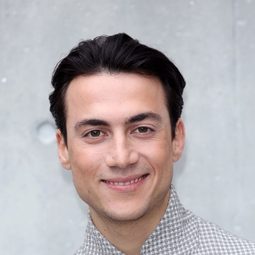 Matteo Paolillo 飾演 Andrea Godano