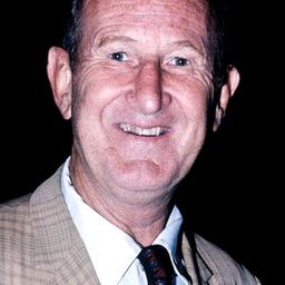 Doodles Weaver 飾演 Whitey