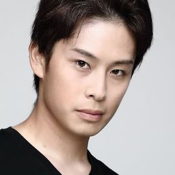 林明寛 飾演 De Luxe