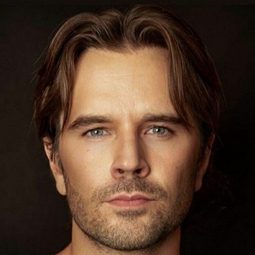 葛拉翰·華德 飾演 Gabe Foley