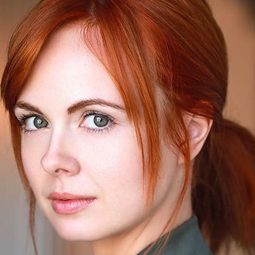 Galadriel Stineman 飾演 Tess