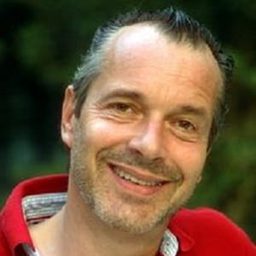 Christoph Schobesberger 飾演 Siegfried Hohenleitner