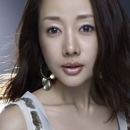 尹孫河 飾演 Kathy