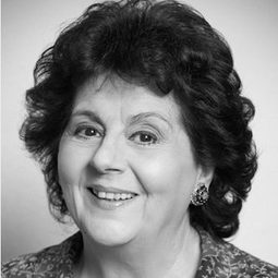 Adela Mărculescu - Confession of Love演員 飾演Maria Bârsan